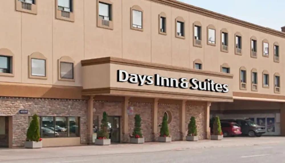 Days Inn & Suites By Wyndham Sault Ste. Marie On Extérieur photo