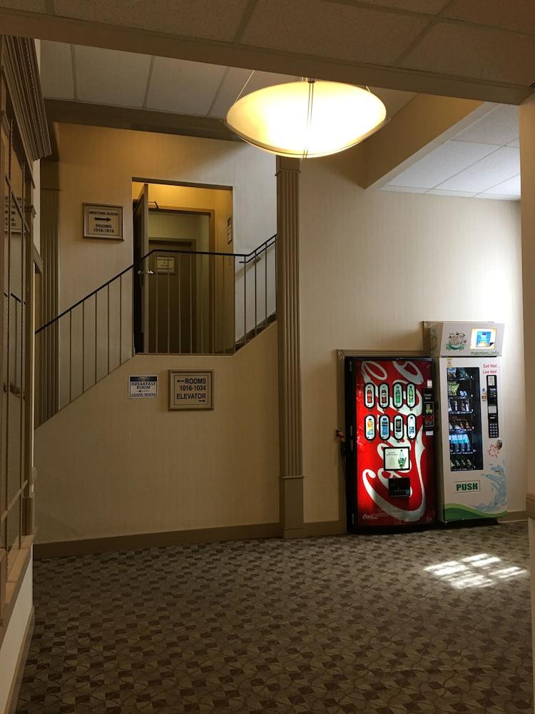 Days Inn & Suites By Wyndham Sault Ste. Marie On Extérieur photo