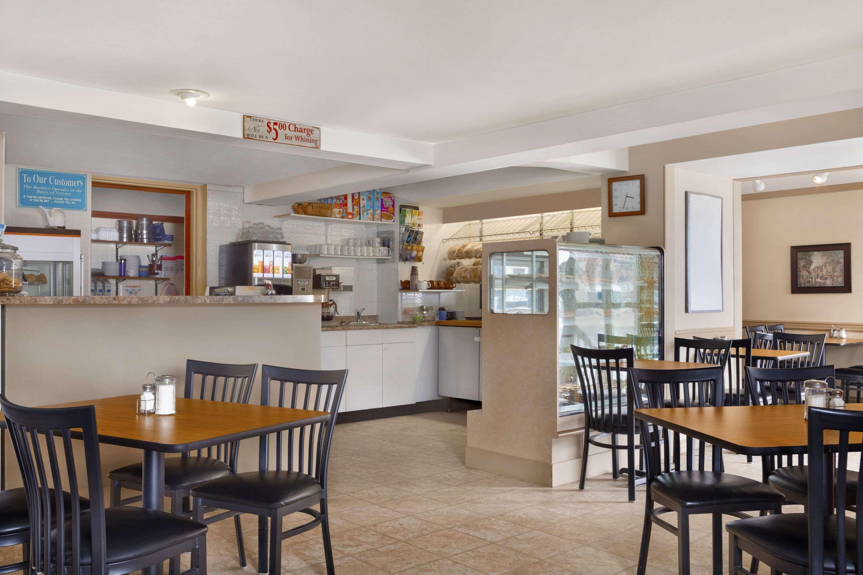 Days Inn & Suites By Wyndham Sault Ste. Marie On Extérieur photo