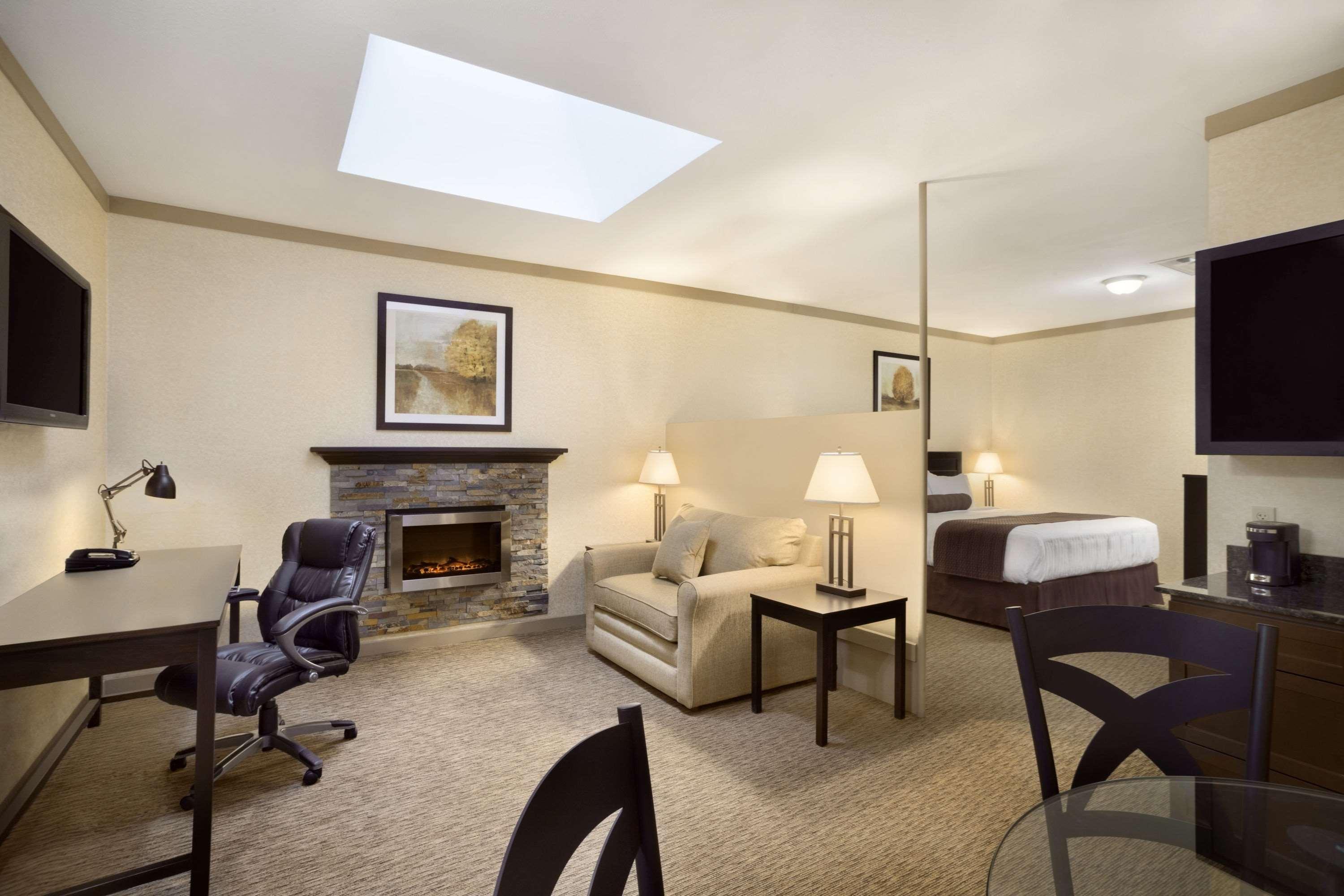 Days Inn & Suites By Wyndham Sault Ste. Marie On Extérieur photo