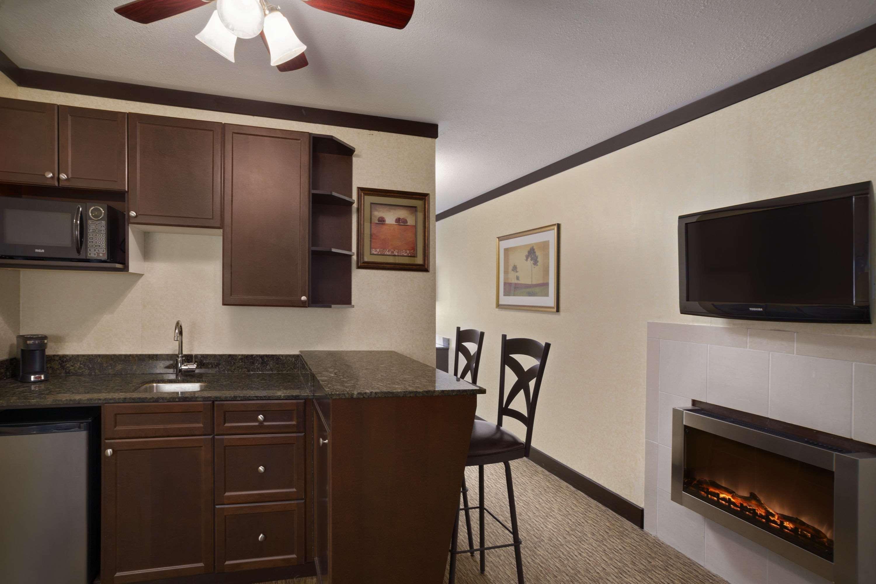 Days Inn & Suites By Wyndham Sault Ste. Marie On Extérieur photo