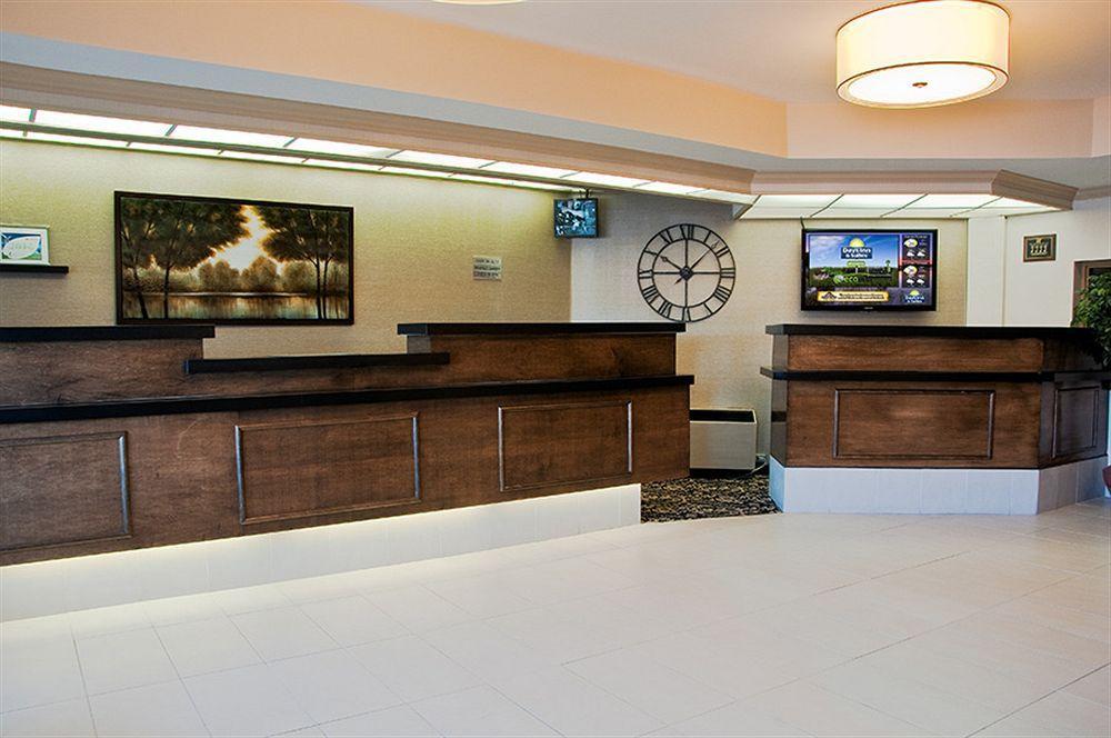 Days Inn & Suites By Wyndham Sault Ste. Marie On Extérieur photo