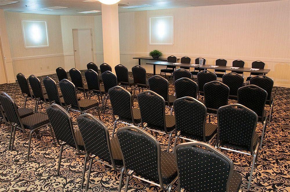 Days Inn & Suites By Wyndham Sault Ste. Marie On Extérieur photo
