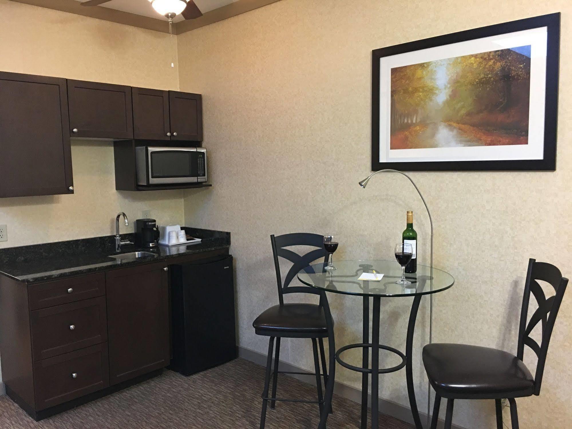 Days Inn & Suites By Wyndham Sault Ste. Marie On Extérieur photo