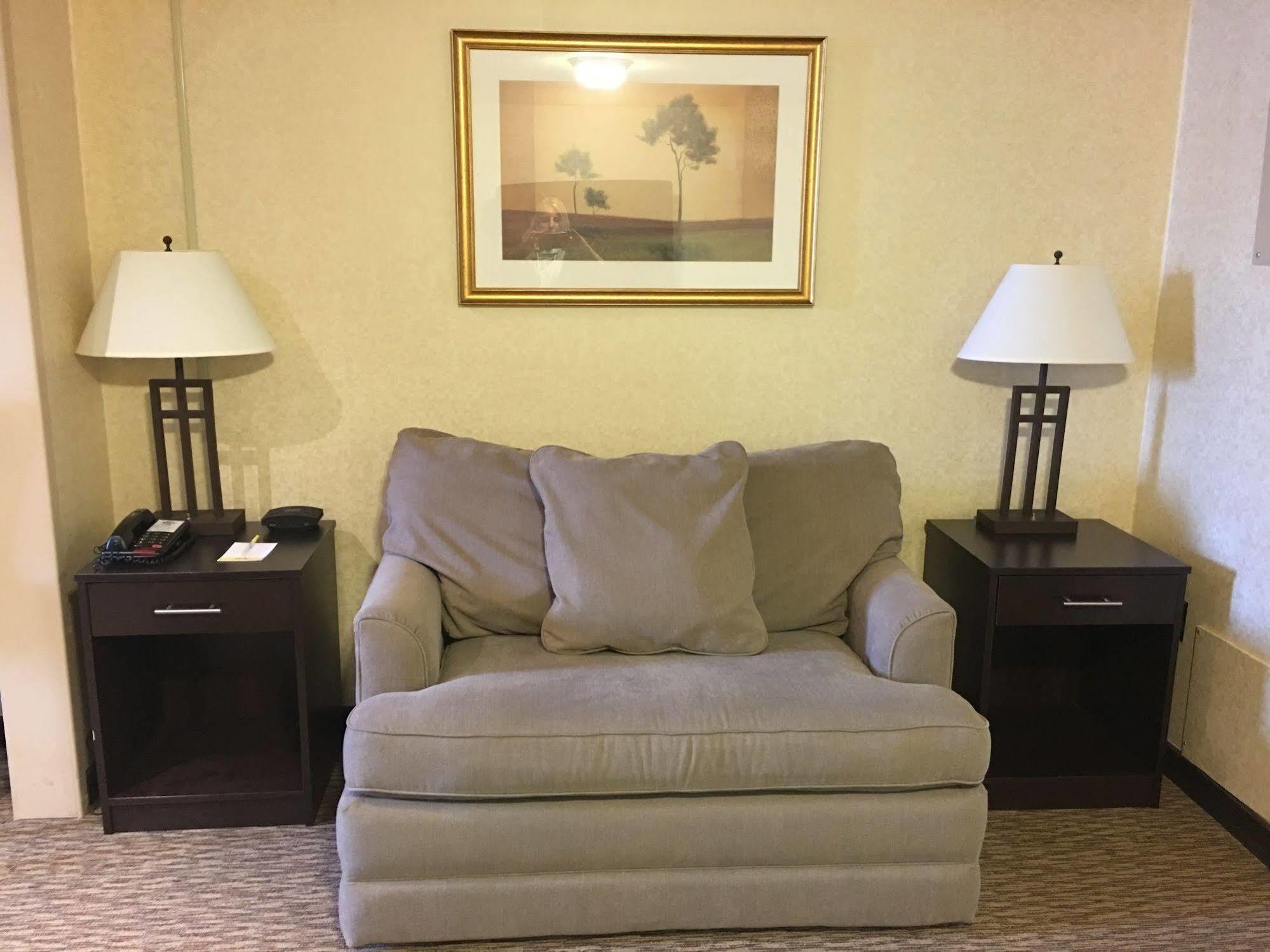 Days Inn & Suites By Wyndham Sault Ste. Marie On Extérieur photo
