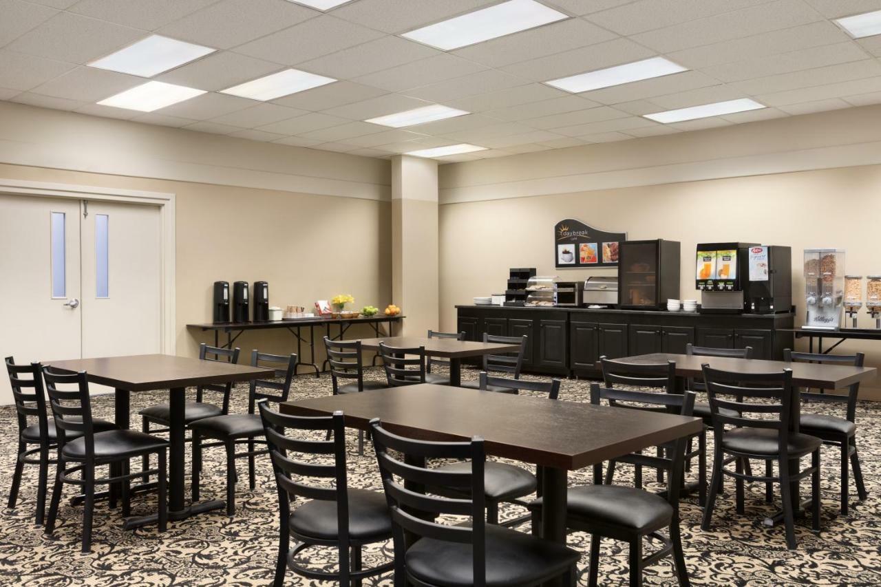 Days Inn & Suites By Wyndham Sault Ste. Marie On Extérieur photo
